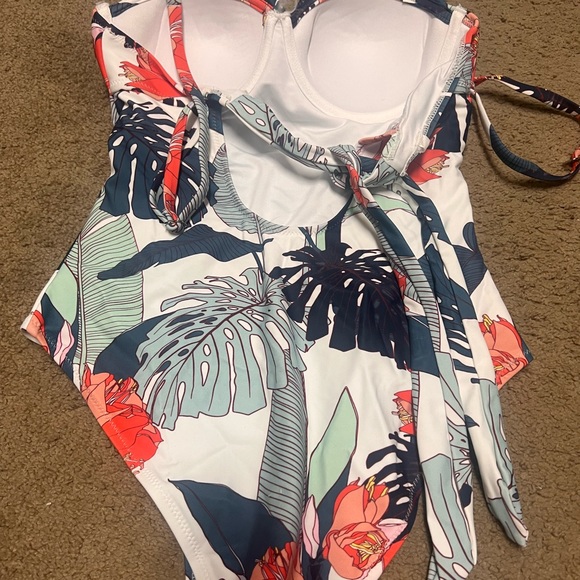 Brand new! One piece push up swimsuit! Great quality, size medium - Picture 2 of 2